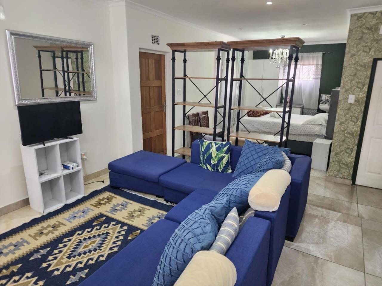 Tia Maria Bachelor Apartment *