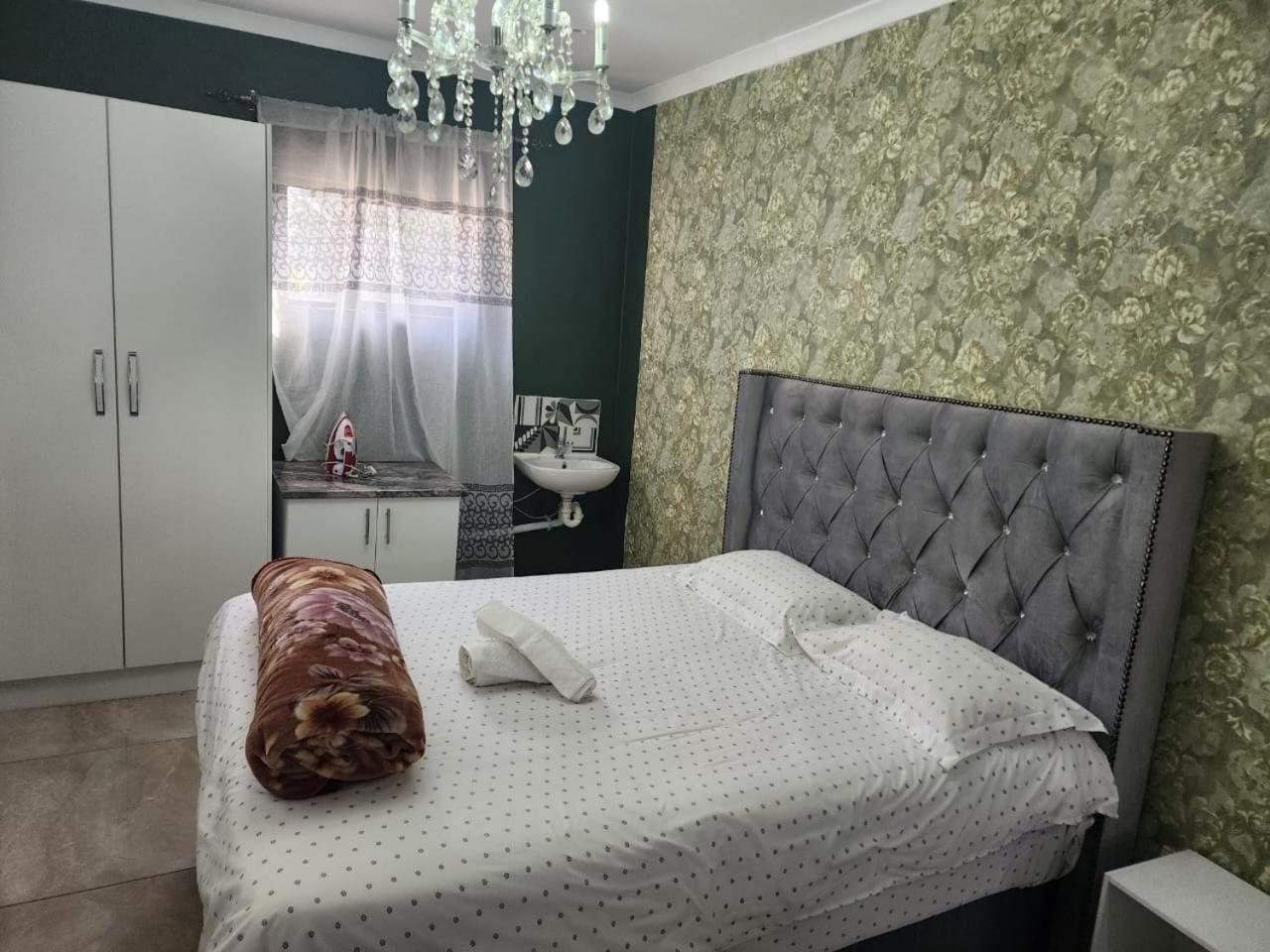 Apartment Tia Maria Bachelor Cape Town